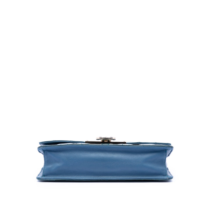 Chanel Matelassé Cuir verni Golden Class East West Wallet on Chain