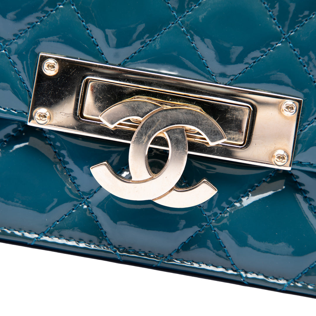 Chanel Matelassé Cuir verni Golden Class East West Wallet on Chain