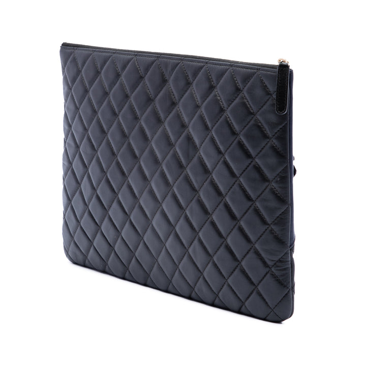 Matelassé Camellia O Étui Pochette Grand Cuir d'agneau Noir
