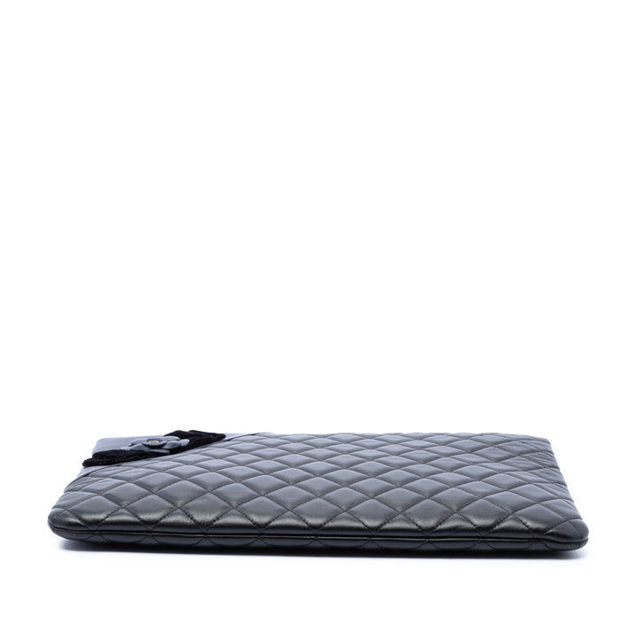Matelassé Camellia O Étui Pochette Grand Cuir d'agneau Noir