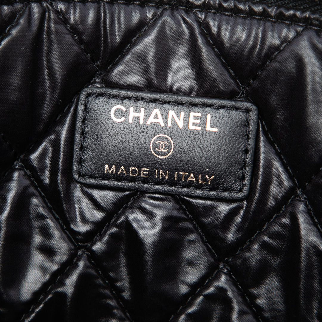 Matelassé Camellia O Étui Pochette Grand Cuir d'agneau Noir