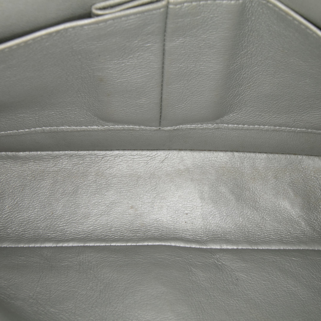 Chanel Medium Classic Iridescent Cuir de veau Double rabat Argenté