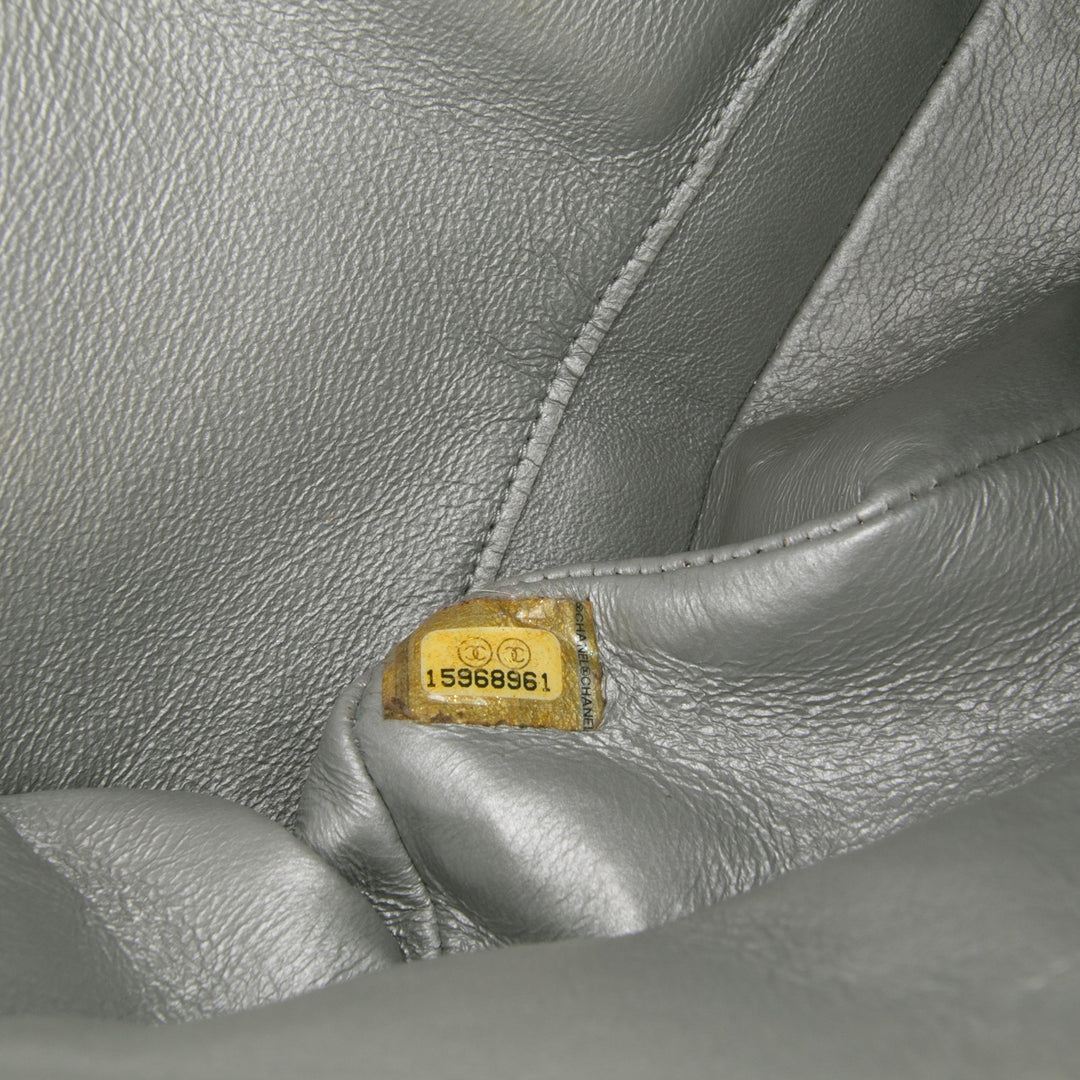 Chanel Medium Classic Iridescent Cuir de veau Double rabat Argenté