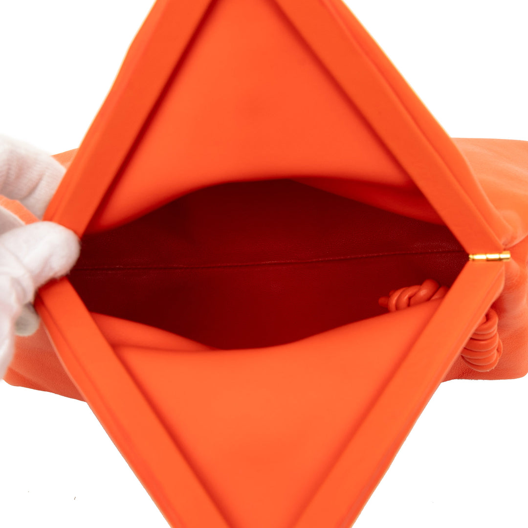 Bottega Veneta Pochette Trine Fold Over Cuir d'agneau Orange – vue 4 – GABY PARIS