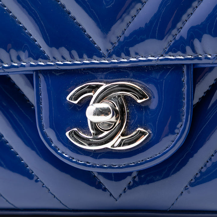 Chanel Mini Rectangular Classic Chevron Cuir verni Simple rabat