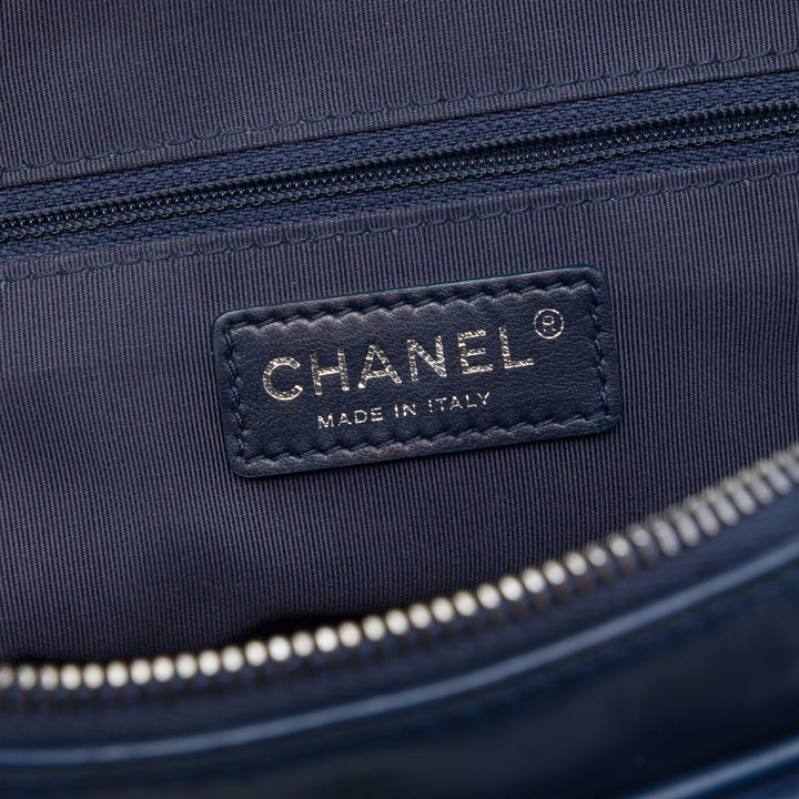 Chanel Matelassé Froissé Airlines Casual Rock à rabat Moyen Cuir de veau