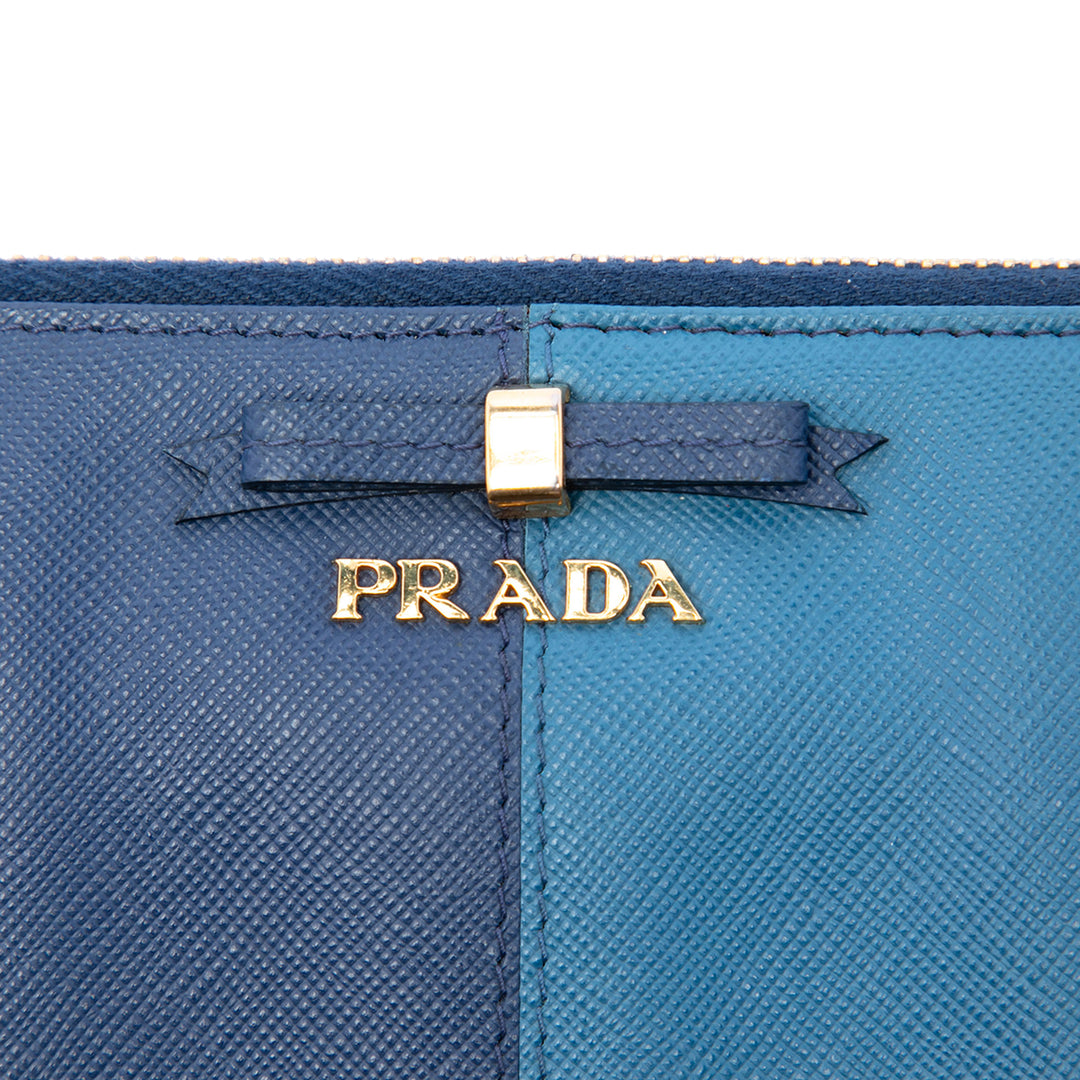 Prada Bicolor Saffiano Bow Zip Portefeuille long