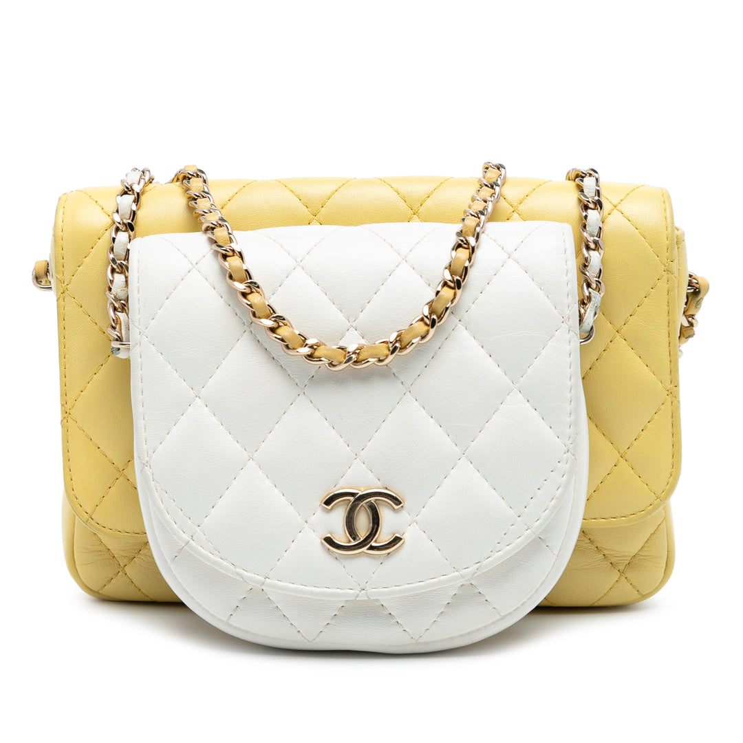 Chanel CC Matelassé Cuir d’agneau Side Packs à rabat