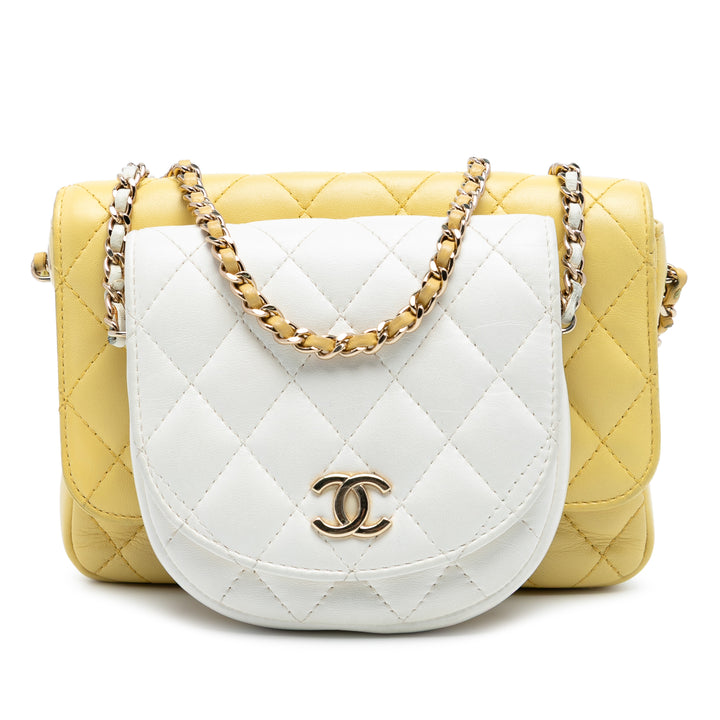 Chanel CC Matelassé Cuir d’agneau Side Packs à rabat
