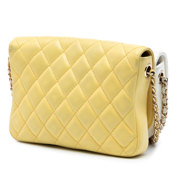 Chanel CC Matelassé Cuir d’agneau Side Packs à rabat