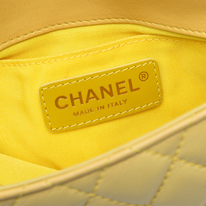 Chanel CC Matelassé Cuir d’agneau Side Packs à rabat