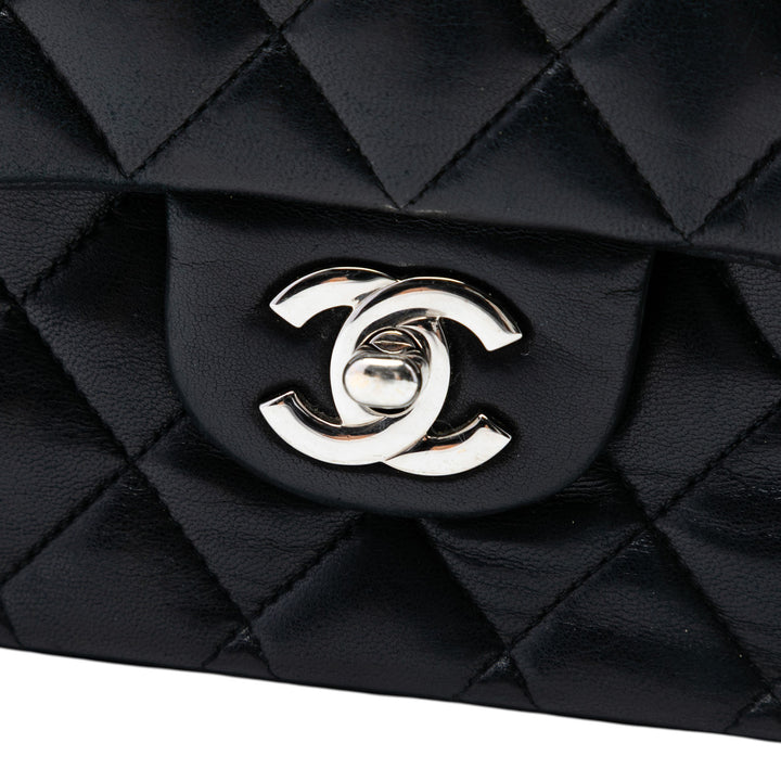 Chanel Medium Classic Cuir d’agneau Double rabat