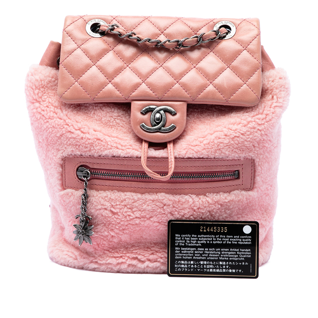 Chanel Paris Salzburg Shearling Mountain Sac à dos Rose – vue 7 – GABY PARIS