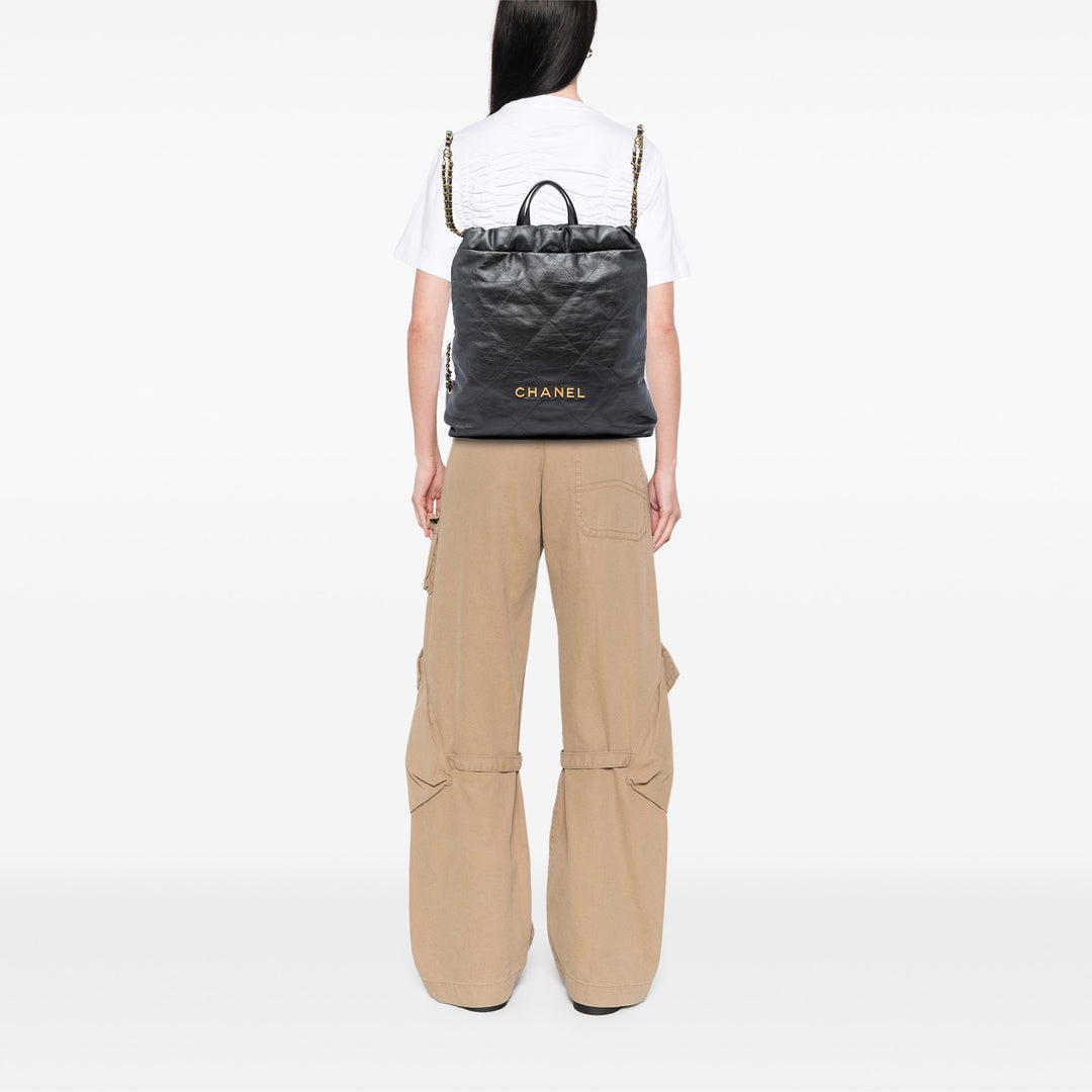 Chanel Matelassé brillant 22 Sac à dos Grand Cuir de veau Noir – vue 5 – GABY PARIS