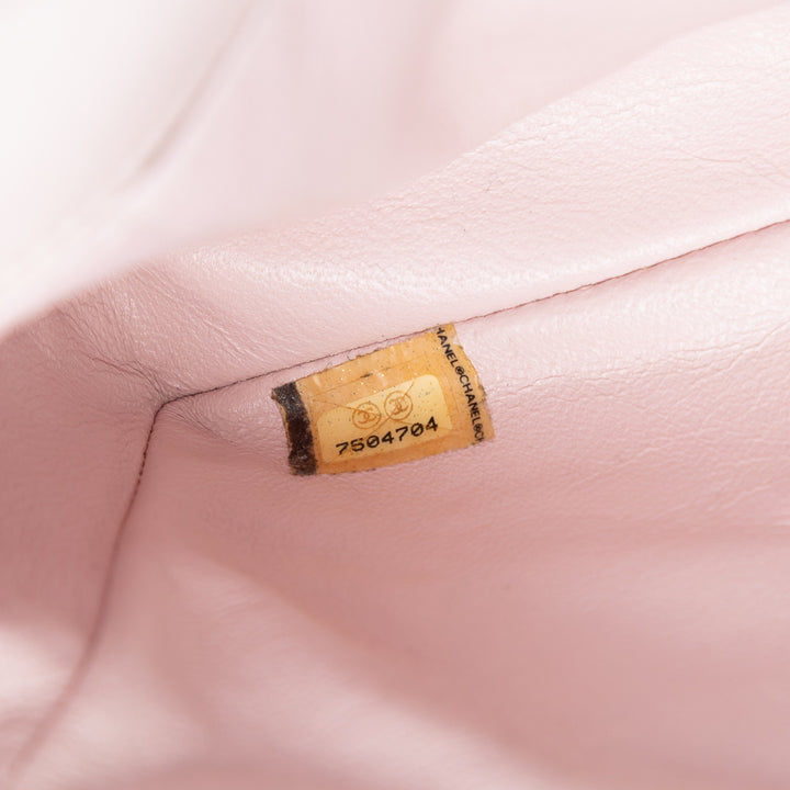 Chanel Chocolate Bar Cuir d’agneau East West à rabat – GABY PARIS Authentique