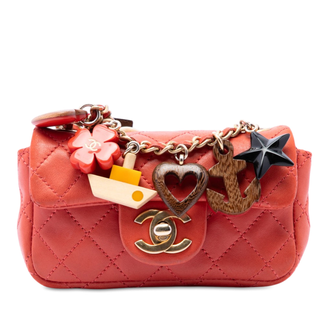 Chanel CC Matelassé Cruise Charms à rabat Extra Mini Cuir d'agneau Rouge – vue principale – GABY PARIS