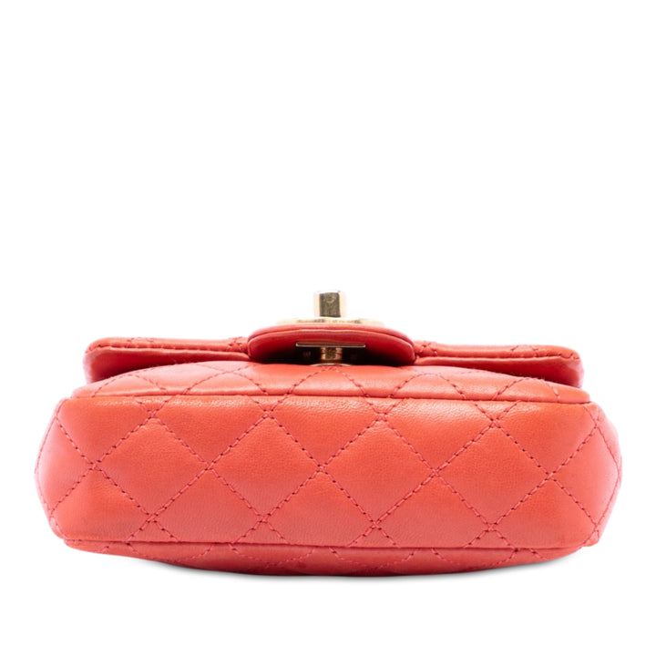Chanel CC Matelassé Cruise Charms à rabat Extra Mini Cuir d'agneau Rouge – vue 3 – GABY PARIS