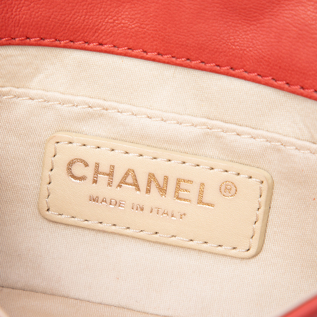 Chanel CC Matelassé Cruise Charms à rabat Extra Mini Cuir d'agneau Rouge – vue 5 – GABY PARIS