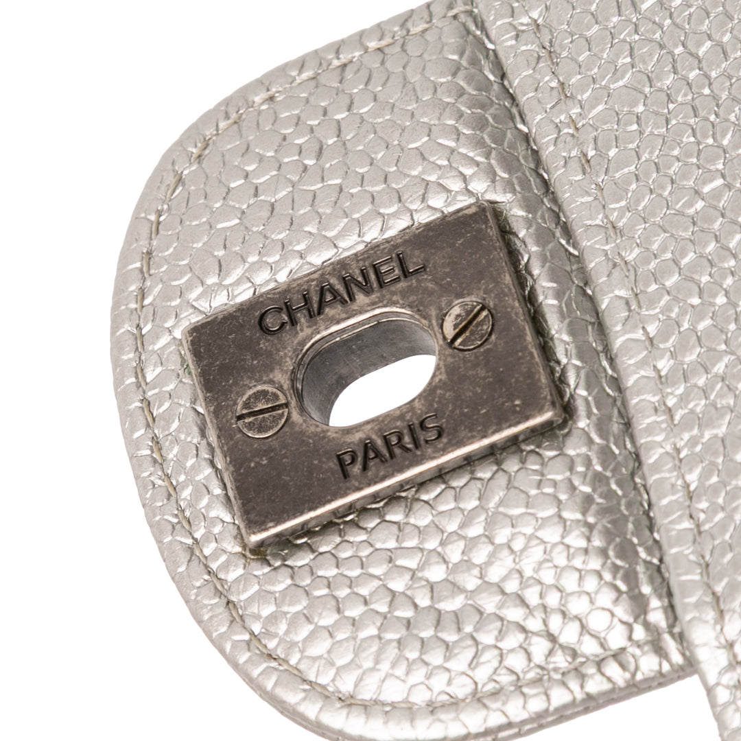 Chanel Medium Classic Iridescent Caviar Double rabat Argenté