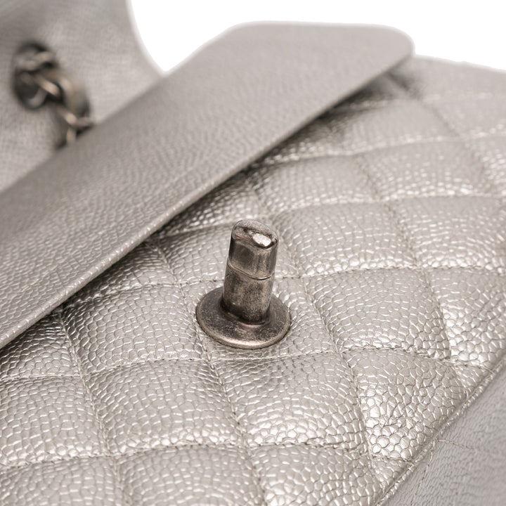 Chanel Medium Classic Iridescent Caviar Double rabat Argenté
