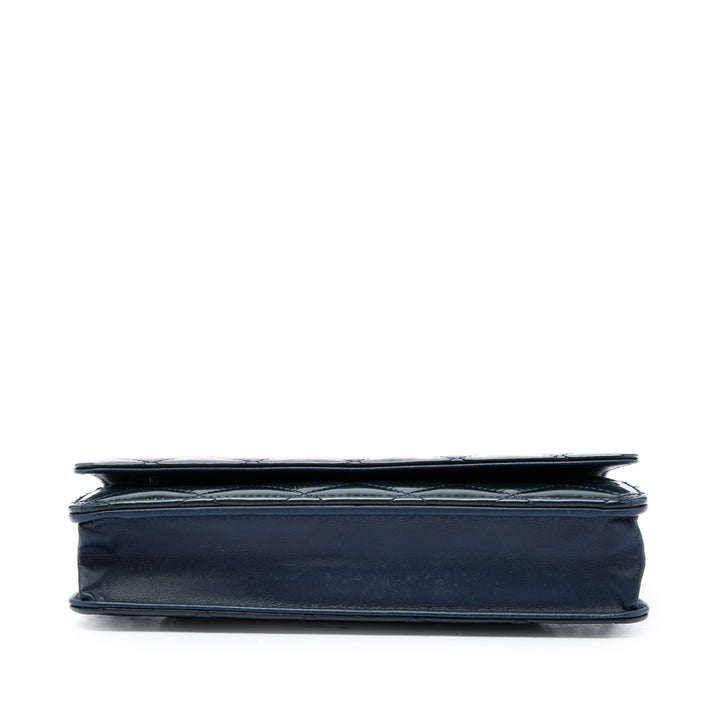 Chanel CC Matelassé Wallet on Chain Bleu – vue 3 – GABY PARIS
