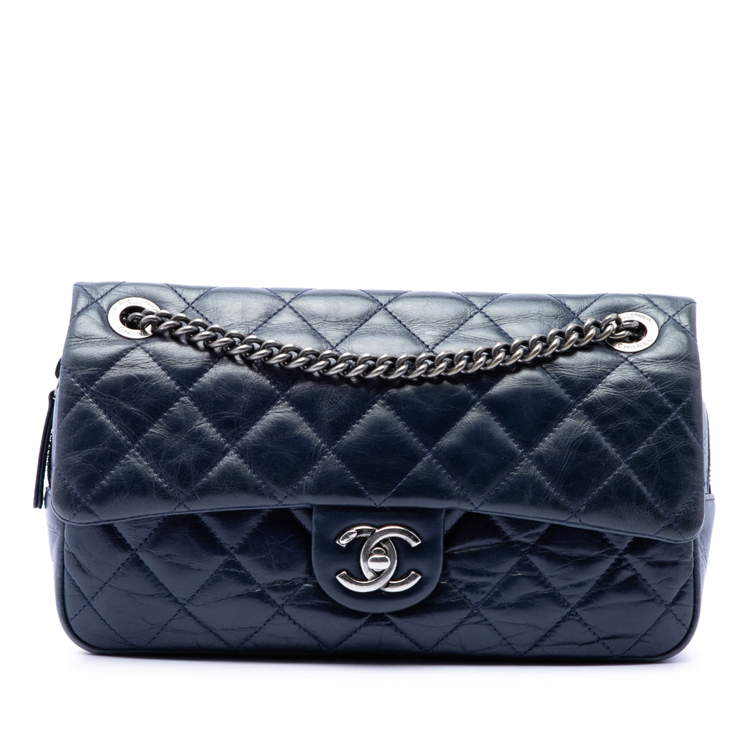 Chanel Medium Matelassé Glazed Cuir de veau Duo Color à rabat