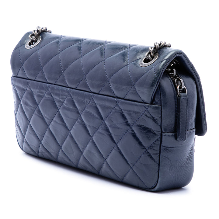 Chanel Medium Matelassé Glazed Cuir de veau Duo Color à rabat
