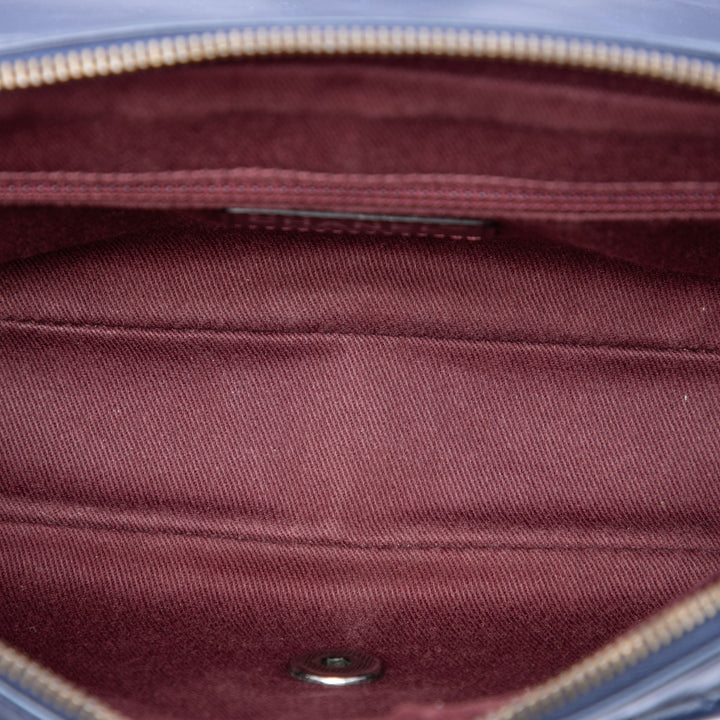 Chanel Medium Matelassé Glazed Cuir de veau Duo Color à rabat