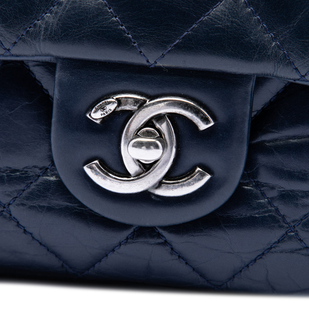 Chanel Medium Matelassé Glazed Cuir de veau Duo Color à rabat