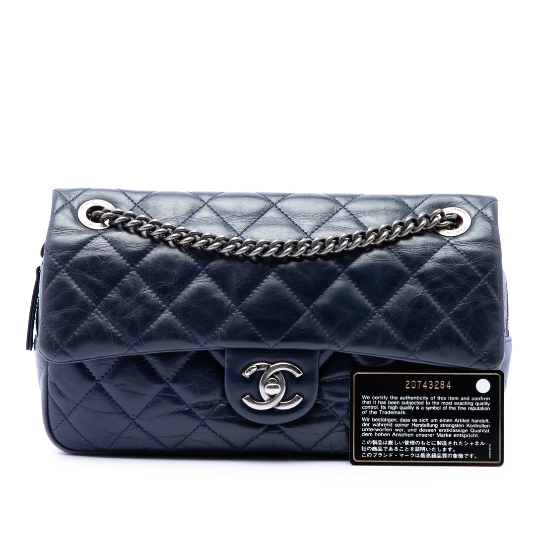 Chanel Medium Matelassé Glazed Cuir de veau Duo Color à rabat
