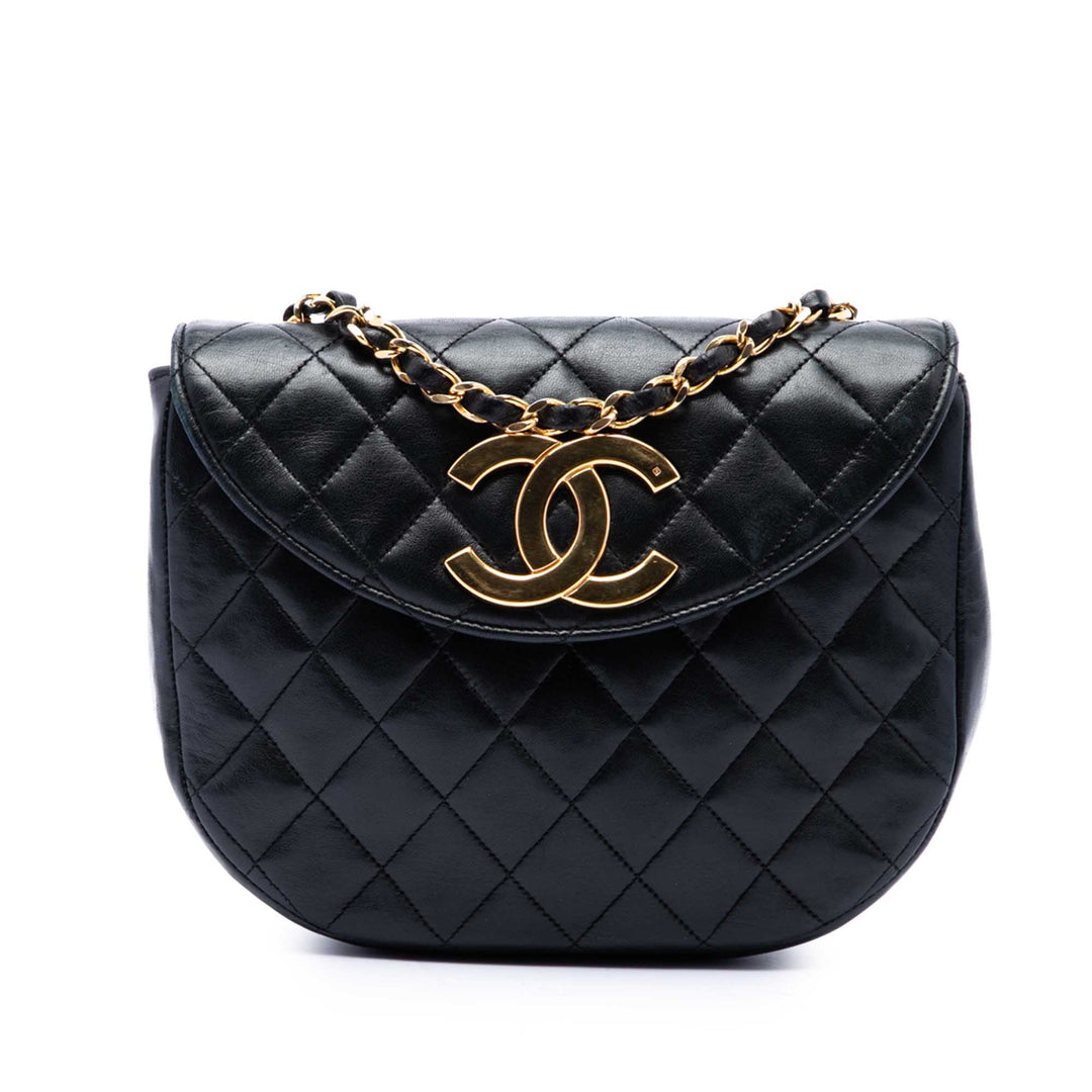 Chanel CC Matelassé Rond à rabat XL Cuir d'agneau Noir – vue principale – GABY PARIS