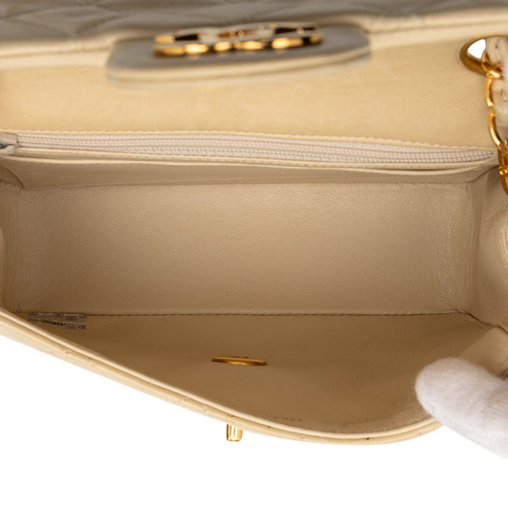 Chanel Mini Square Classic Cuir d’agneau Simple rabat