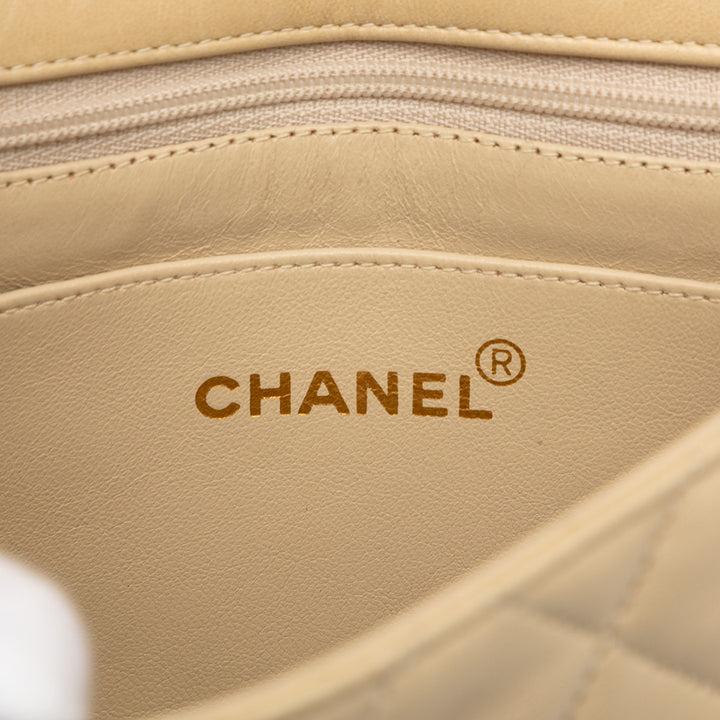 Chanel Mini Square Classic Cuir d’agneau Simple rabat