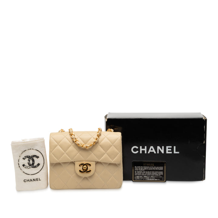 Chanel Mini Square Classic Cuir d’agneau Simple rabat