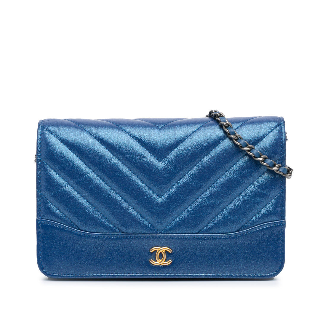 Chevron Aged Metallic Calfskin Gabrielle Wallet On Chain Blue - Gaby Paris