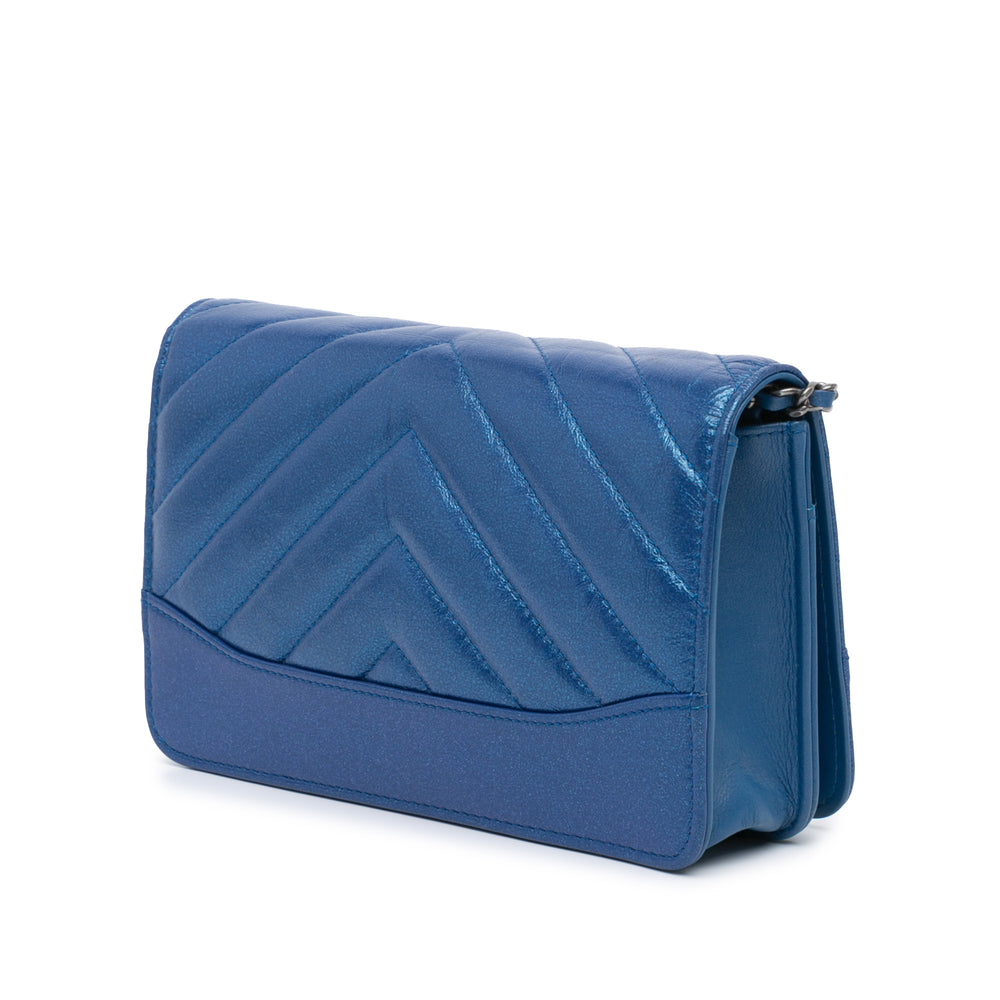 Chevron Aged Metallic Calfskin Gabrielle Wallet On Chain Blue - Gaby Paris