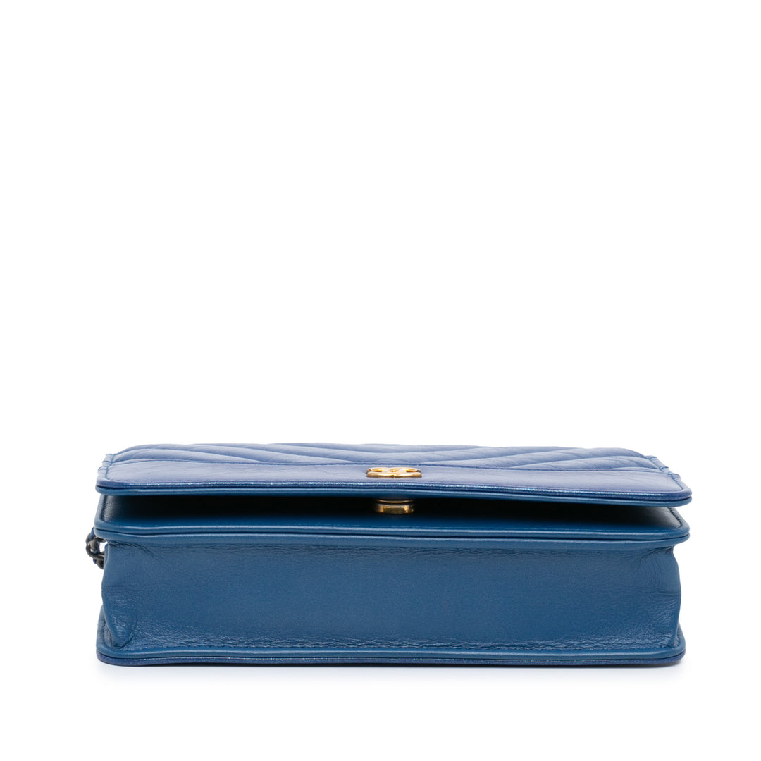 Chevron Aged Metallic Calfskin Gabrielle Wallet On Chain Blue - Gaby Paris