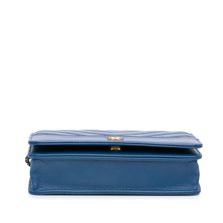Chevron Aged Metallic Calfskin Gabrielle Wallet On Chain Blue - Gaby Paris