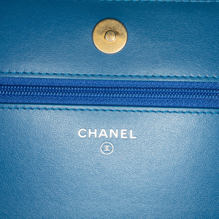 Chevron Aged Metallic Calfskin Gabrielle Wallet On Chain Blue - Gaby Paris