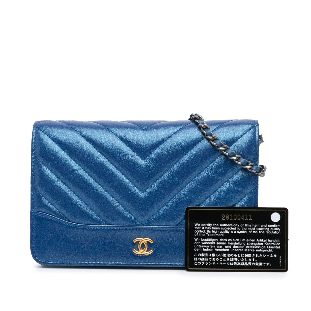 Chevron Aged Metallic Calfskin Gabrielle Wallet On Chain Blue - Gaby Paris
