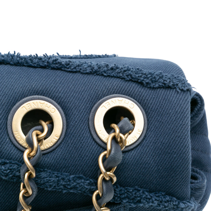 Chanel Jumbo Chevron Jean Fringe Coco Flap Bleu – GABY PARIS Authentique