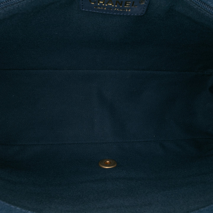 Chanel Jumbo Chevron Jean Fringe Coco Flap Bleu – GABY PARIS Authentique