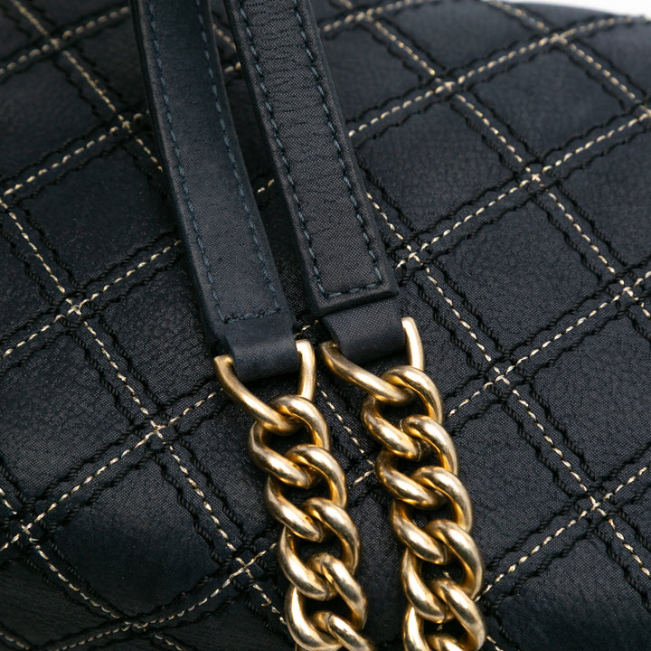 Chanel Medium Matelassé Cuir de veau Triple Surpiqué à rabat