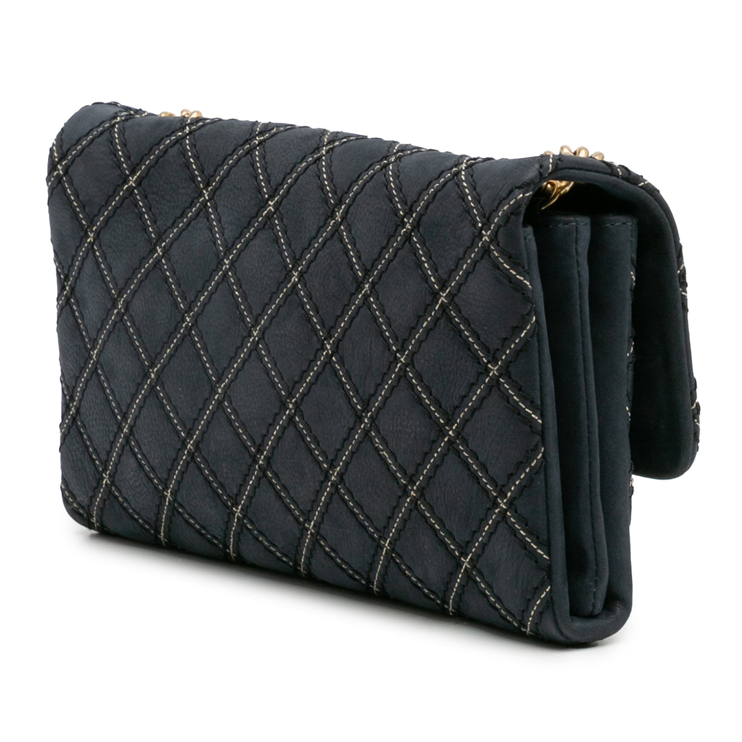 Chanel Medium Matelassé Cuir de veau Triple Surpiqué à rabat