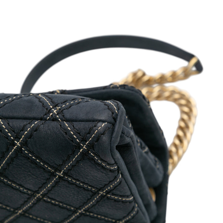 Chanel Medium Matelassé Cuir de veau Triple Surpiqué à rabat