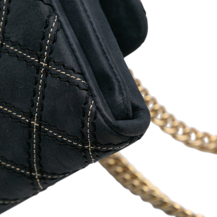 Chanel Medium Matelassé Cuir de veau Triple Surpiqué à rabat