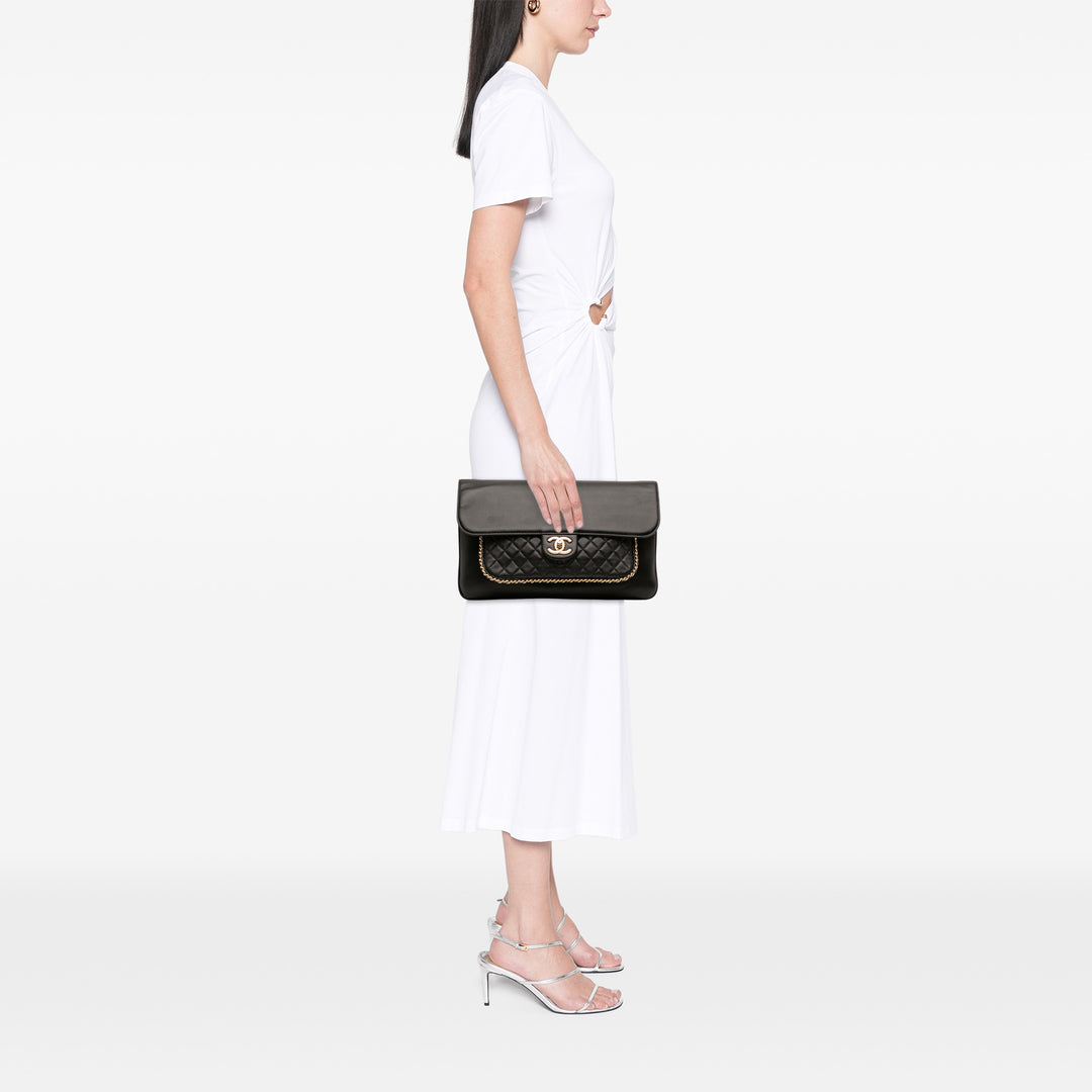 Chanel Matelassé Cuir d’agneau CC Unchained à rabat Pochette