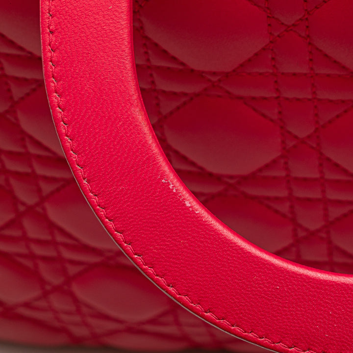 Dior Large Cuir d’agneau Cannage Lady Dior