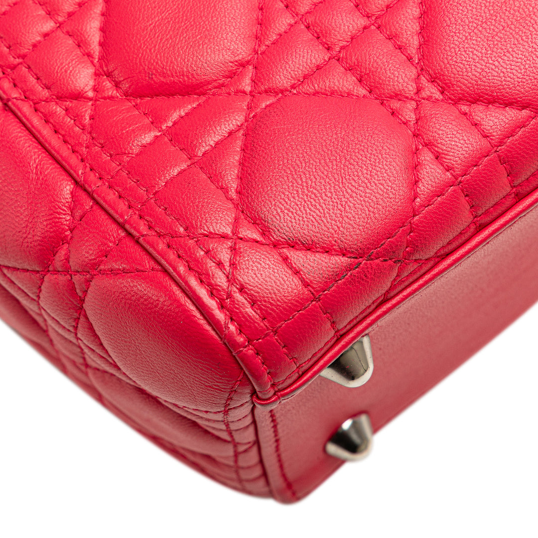 Dior Large Cuir d’agneau Cannage Lady Dior