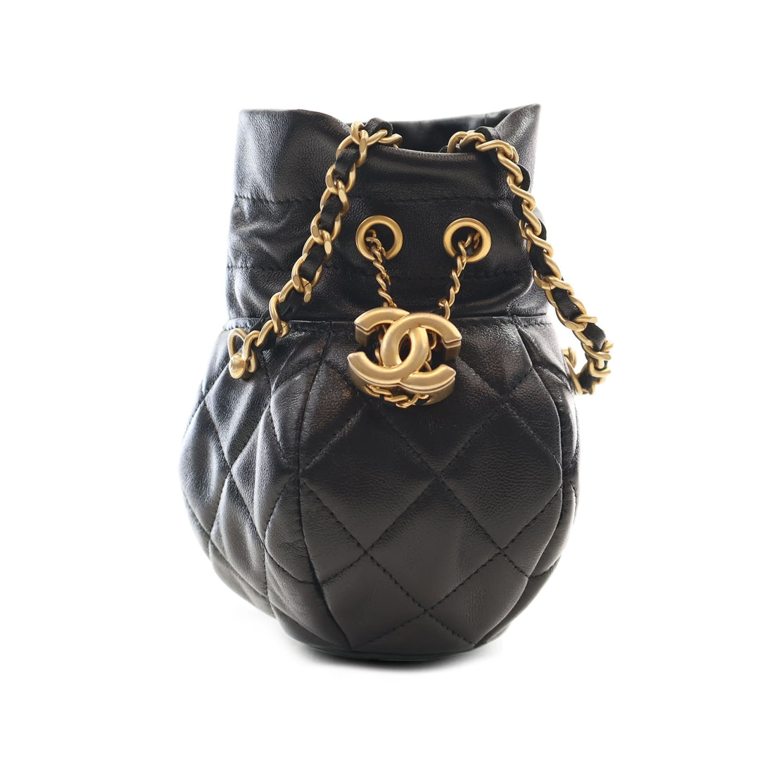 Chanel Pochette CC brillant Matelassé Cordon avec chaîne Cuir d'agneau Noir – vue principale – GABY PARIS